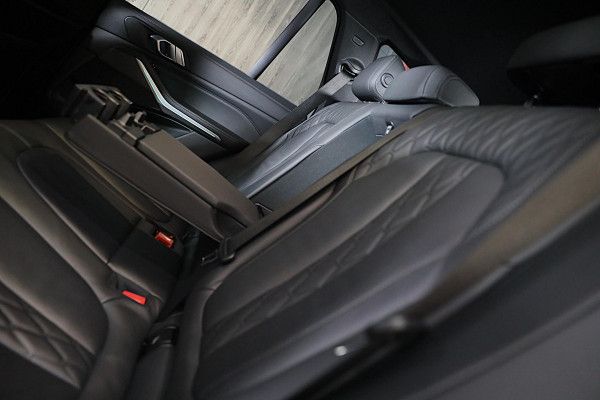 BMW X5 XDrive45e High Executive M Line / SWAROVSKI / 360 Camera / Head Up / Leder / F1 / Open Pano / Laser Koplampen / 22 Inch