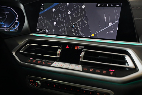 BMW X5 XDrive45e High Executive M Line / SWAROVSKI / 360 Camera / Head Up / Leder / F1 / Open Pano / Laser Koplampen / 22 Inch
