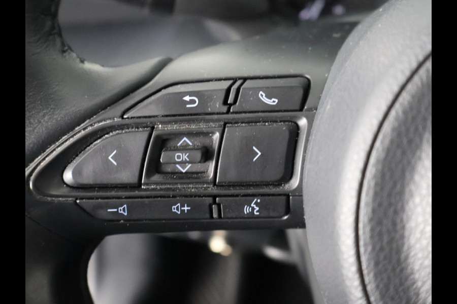 Toyota Yaris 1.5 HYBRIDE GARANTIE TOT 2033* BLACK & WHITE BIJNA 2023. CLOUD NAVI.CLIMA.CRUISE