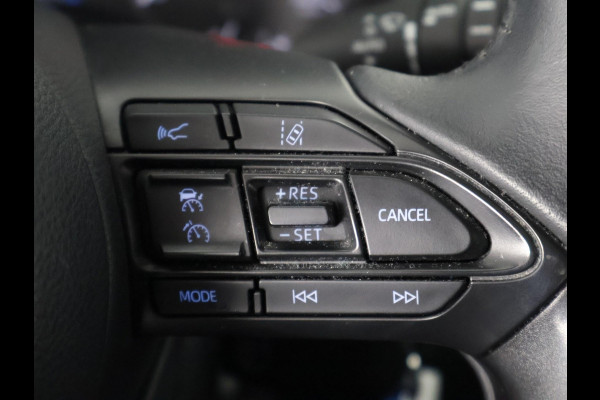 Toyota Yaris 1.5 HYBRIDE GARANTIE TOT 2033* BLACK & WHITE BIJNA 2023. CLOUD NAVI.CLIMA.CRUISE