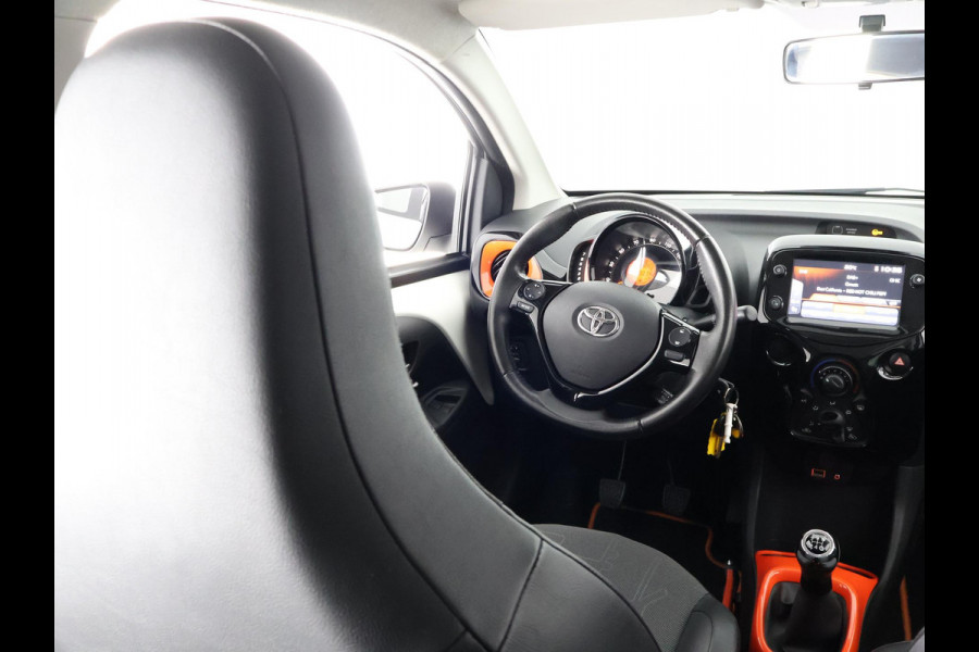 Toyota Aygo 1.0 VVT-i X-OTIC CABRIOLET 30.000 KM !! GARANTIE TOT 3-2029! LEDER.CARPLAY NAVI.AIRCO.LMV CAMERA !
