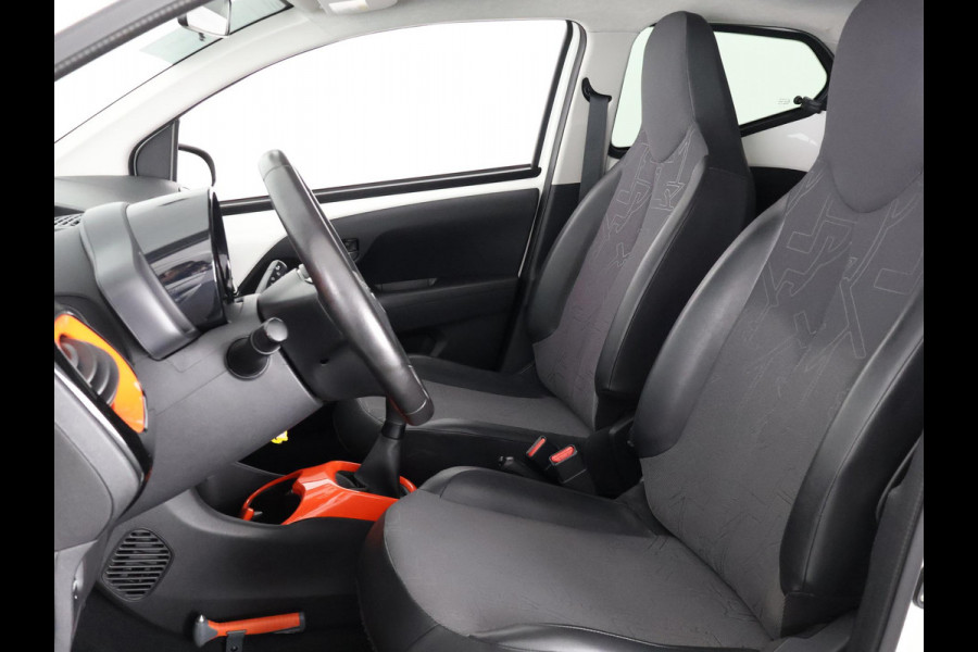 Toyota Aygo 1.0 VVT-i X-OTIC CABRIOLET 30.000 KM !! GARANTIE TOT 3-2029! LEDER.CARPLAY NAVI.AIRCO.LMV CAMERA !