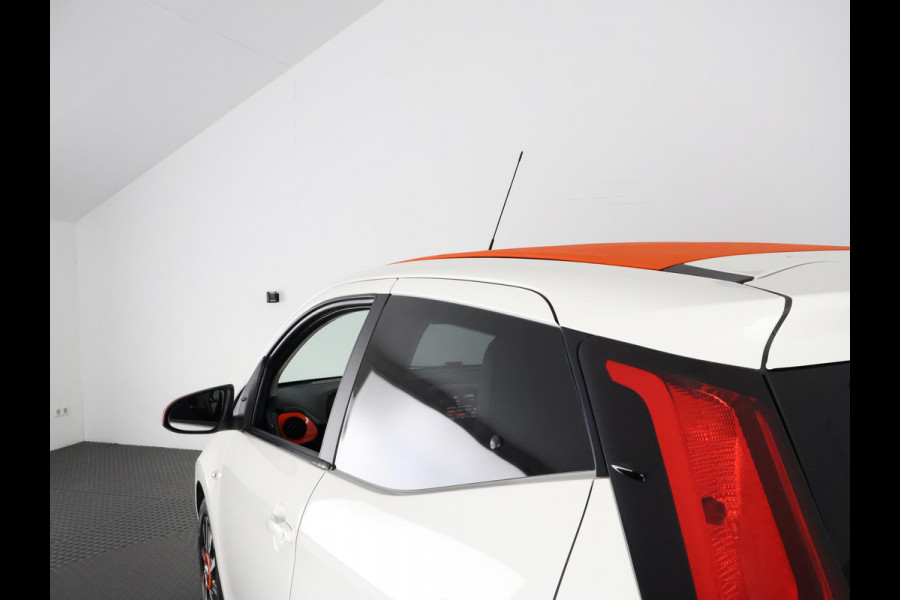 Toyota Aygo 1.0 VVT-i X-OTIC CABRIOLET 30.000 KM !! GARANTIE TOT 3-2029! LEDER.CARPLAY NAVI.AIRCO.LMV CAMERA !