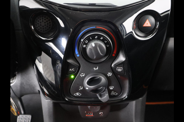 Toyota Aygo 1.0 VVT-i X-OTIC CABRIOLET 30.000 KM !! GARANTIE TOT 3-2029! LEDER.CARPLAY NAVI.AIRCO.LMV CAMERA !