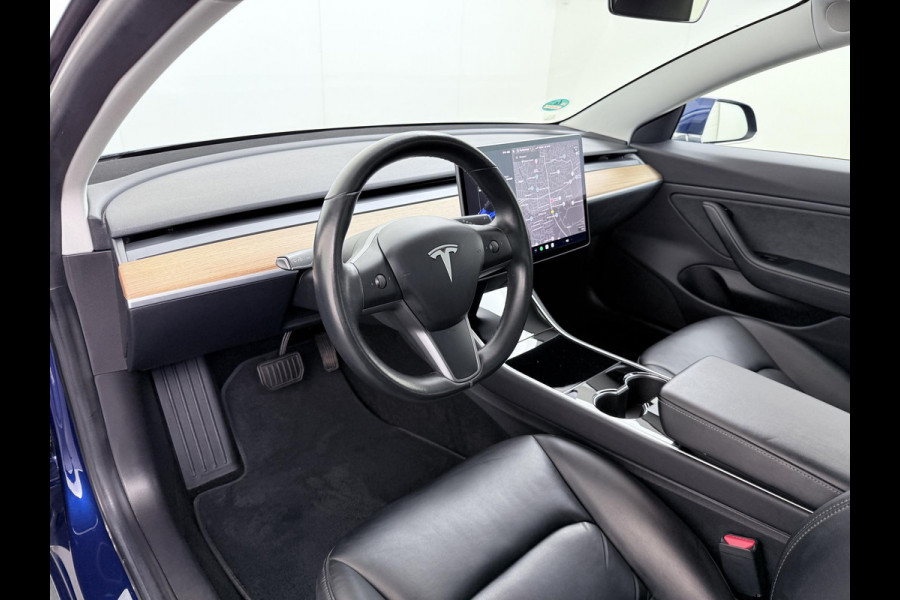 Tesla Model 3 Long Range AWD 75 kWh SOH 88% VAN: €22.900,- VOOR: €20.899,- UW EINDEJAARSVOORDEEL: €2.001,- |AFNEEMBARE TREKHAAK | 750KG TREKGEWICHT | ORIGNEEL NL AUTO | RIJKLAAR MET 12 MND BOVAG GARANTIE |