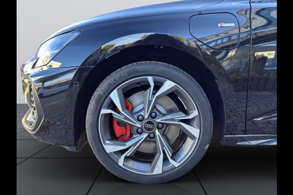 Audi A3 Sportback 45 TFSI e S-LINE (200kW/272pk) ** LED, VIRTUAL, PANORAMA, ELECTR. BED. ST, PRIVACY, 18-inch ** UNFALLFREI - € 14.300,= onder NP ** ** INFORMEER OOK NAAR ONZE AANTREKKELIJKE FINANCIAL-LEASE TARIEVEN **