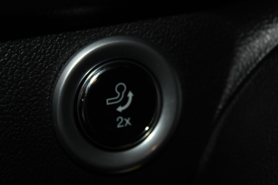 Ford Kuga 2.5-243pk PHEV ST-Line X. Van €. 54.937,- voor €. 43.735,- ! Trekgewicht van 2.100kg ! Elektr. verstelb. AGR stoelen voor, Stoel-, stuur-, voorraam- en achterbank verwarming, Elektr. panorama/schuif-kanteldak , Trekhaak elektr. wegklapbaar, B&O soundsyst. etc.