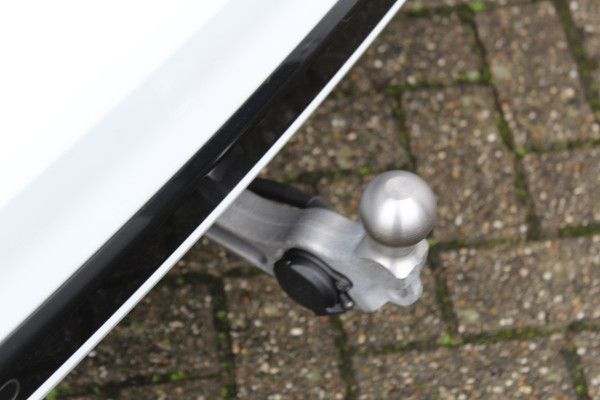 Ford Kuga 2.5-243pk PHEV ST-Line X. Van €. 54.937,- voor €. 43.735,- ! Trekgewicht van 2.100kg ! Elektr. verstelb. AGR stoelen voor, Stoel-, stuur-, voorraam- en achterbank verwarming, Elektr. panorama/schuif-kanteldak , Trekhaak elektr. wegklapbaar, B&O soundsyst. etc.