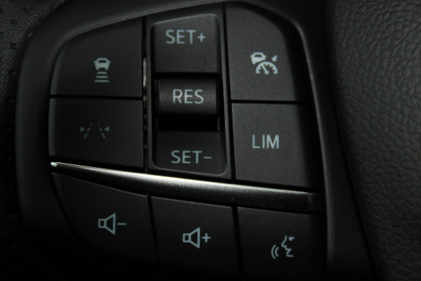 Ford Kuga 2.5-243pk PHEV ST-Line X. Van €. 54.937,- voor €. 43.735,- ! Trekgewicht van 2.100kg ! Elektr. verstelb. AGR stoelen voor, Stoel-, stuur-, voorraam- en achterbank verwarming, Elektr. panorama/schuif-kanteldak , Trekhaak elektr. wegklapbaar, B&O soundsyst. etc.