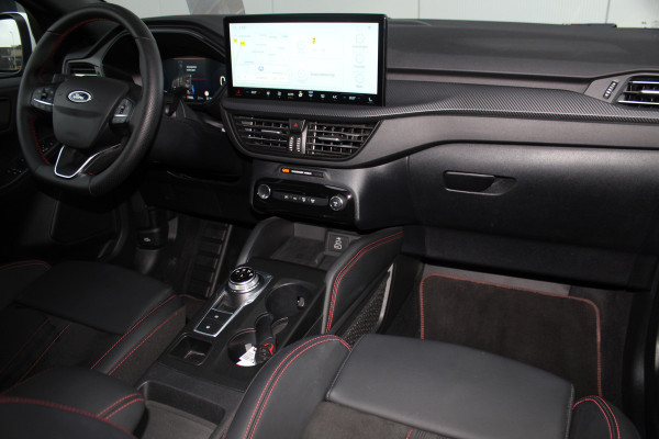 Ford Kuga 2.5-243pk PHEV ST-Line X. Van €. 54.937,- voor €. 43.735,- ! Trekgewicht van 2.100kg ! Elektr. verstelb. AGR stoelen voor, Stoel-, stuur-, voorraam- en achterbank verwarming, Elektr. panorama/schuif-kanteldak , Trekhaak elektr. wegklapbaar, B&O soundsyst. etc.