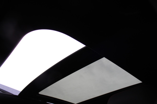 Ford Kuga 2.5-243pk PHEV ST-Line X. Van €. 54.937,- voor €. 43.735,- ! Trekgewicht van 2.100kg ! Elektr. verstelb. AGR stoelen voor, Stoel-, stuur-, voorraam- en achterbank verwarming, Elektr. panorama/schuif-kanteldak , Trekhaak elektr. wegklapbaar, B&O soundsyst. etc.