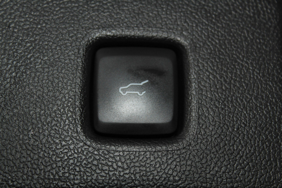 Ford Kuga 2.5-243pk PHEV ST-Line X. Van €. 54.937,- voor €. 43.735,- ! Trekgewicht van 2.100kg ! Elektr. verstelb. AGR stoelen voor, Stoel-, stuur-, voorraam- en achterbank verwarming, Elektr. panorama/schuif-kanteldak , Trekhaak elektr. wegklapbaar, B&O soundsyst. etc.