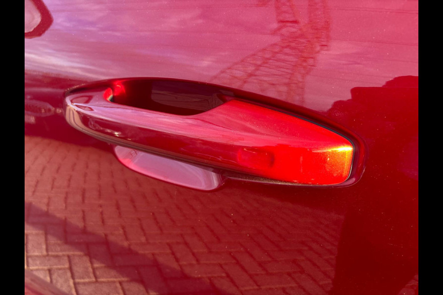 Volvo C40 Recharge Plus 69 kWh | Panoramadak | Trekhaak | Adaptive cruise control | Stoelverwarming | Camera