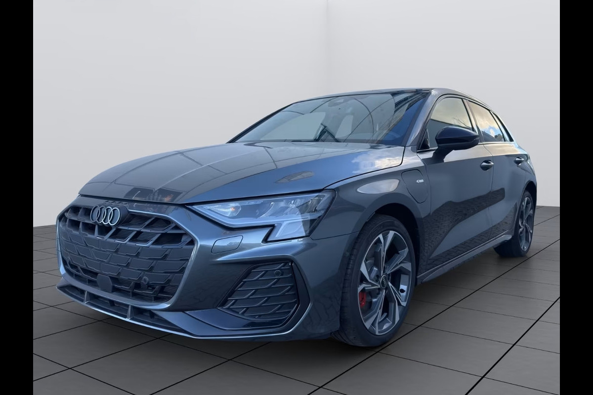 Audi A3 Sportback 45 TFSI e S-LINE (200kW/272pk) ** LED, VIRTUAL, PANORAMA, ELECTR. BED. ST, PRIVACY, 18-inch ** UNFALLFREI - € 14.300,= onder NP ** ** INFORMEER OOK NAAR ONZE AANTREKKELIJKE FINANCIAL-LEASE TARIEVEN **