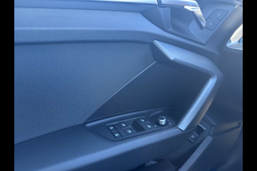 Audi A3 Sportback 45 TFSI e S-LINE (200kW/272pk) ** LED, VIRTUAL, PANORAMA, ELECTR. BED. ST, PRIVACY, 18-inch ** UNFALLFREI - € 14.300,= onder NP ** ** INFORMEER OOK NAAR ONZE AANTREKKELIJKE FINANCIAL-LEASE TARIEVEN **