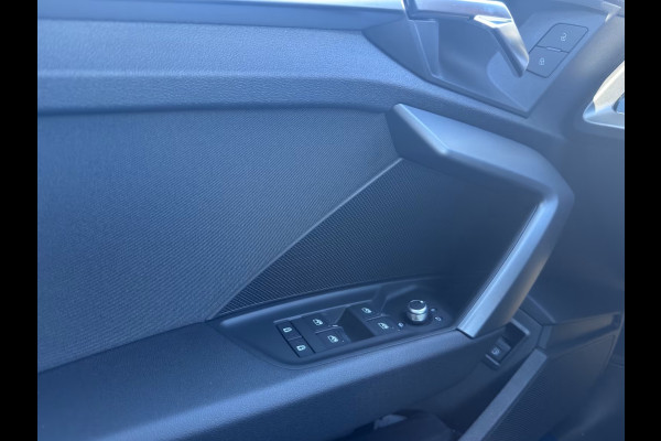 Audi A3 Sportback 45 TFSI e S-LINE (200kW/272pk) ** LED, VIRTUAL, PANORAMA, ELECTR. BED. ST, PRIVACY, 18-inch ** UNFALLFREI - € 14.300,= onder NP ** ** INFORMEER OOK NAAR ONZE AANTREKKELIJKE FINANCIAL-LEASE TARIEVEN **