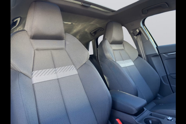 Audi A3 Sportback 45 TFSI e S-LINE (200kW/272pk) ** LED, VIRTUAL, PANORAMA, ELECTR. BED. ST, PRIVACY, 18-inch ** UNFALLFREI - € 14.300,= onder NP ** ** INFORMEER OOK NAAR ONZE AANTREKKELIJKE FINANCIAL-LEASE TARIEVEN **
