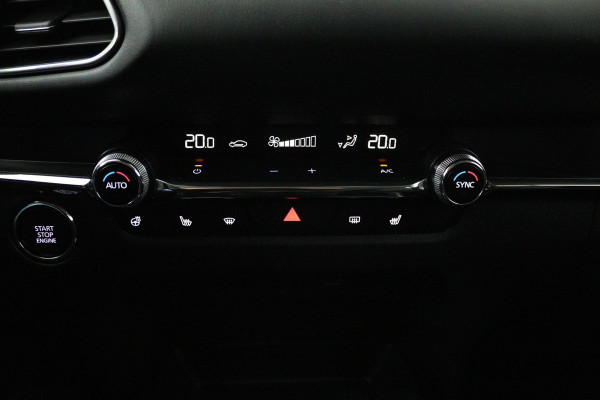 Mazda CX-30 2.0 e-SkyActiv-X M Hybrid Luxury (STOEL/STUUR VERWARMING, TREKHAAK, ELEKTR STOELEN, ACHTERUITRIJCAMERA)