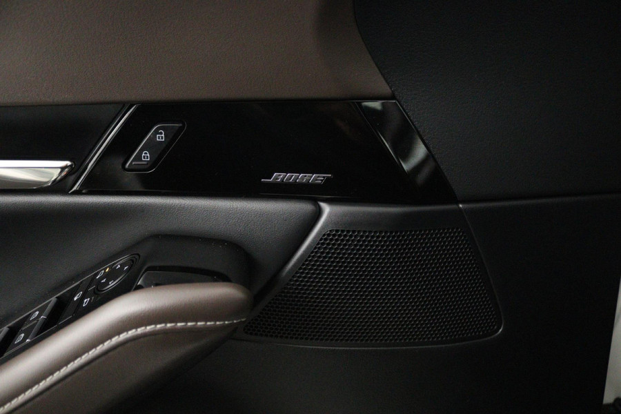 Mazda CX-30 2.0 e-SkyActiv-X M Hybrid Luxury (STOEL/STUUR VERWARMING, TREKHAAK, ELEKTR STOELEN, ACHTERUITRIJCAMERA)