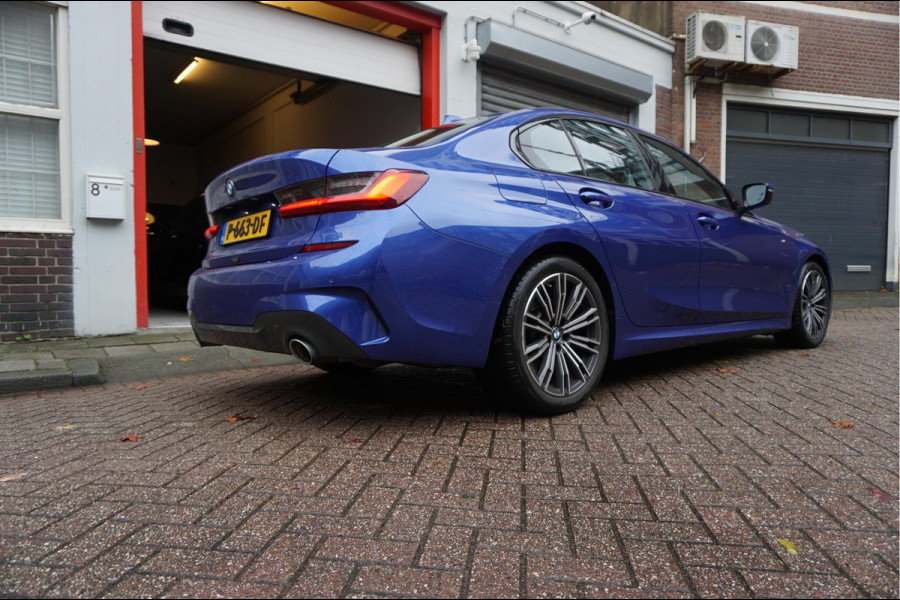 BMW 3-serie 330i Business Edition Plus M-SPORT | BTW | NL AUTO | LASER | LEER | PANORAMADAK | Sfeer | BMW Dealer onderhouden | Topstaat |