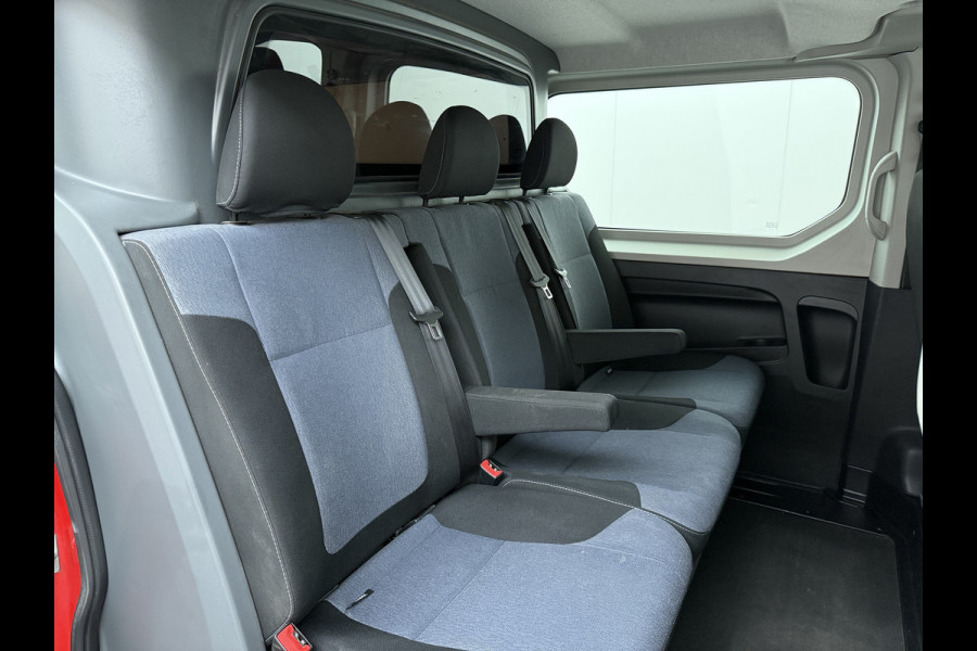 Opel Vivaro D 126PK 5-Pers- D.C Navi Camera Dubbele Cabine EURO 6 Pdc L2H1 Airco Trekhaak Cruise Control Sport EcoFlex 1.6CDTI Betonplex Vloer Wandbetimmering Schuifdeur Keurige Bus ! 1e Eigenaar Origineel Nederlandse Auto 2.000 trekvermogen