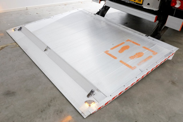 Mercedes-Benz Sprinter 314 CDI 143pk E6 Bakwagen met laadklep en zijdeur L440 1080kg laadverm. 03-2022