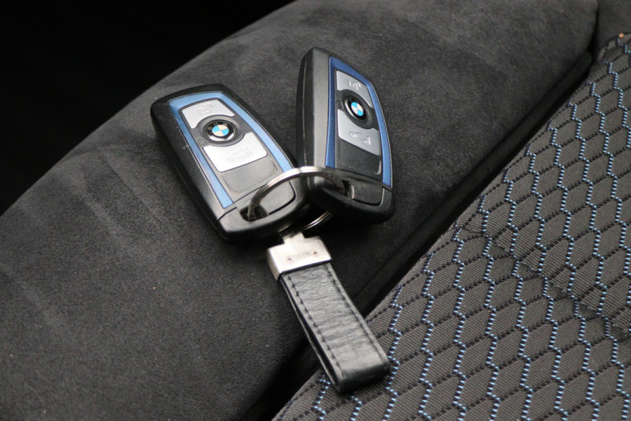 BMW 4 Serie Gran Coupé 418i Executive Edition Climate, Camera, Cruise, Navigatie, Trekhaak, Standkachel, DAB, LED, 18''