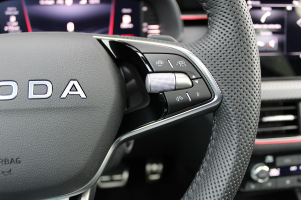 Škoda SCALA 1.5 TSI Monte Carlo | BTW | PANO | STOEL+STUURVERWARMING | ACC | CAMERA |