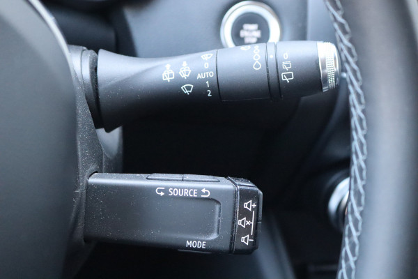 Renault Captur 1.3 TCe 140PK Intens Navigatie/Trekhaak/Camera/18-Inch