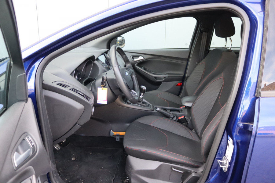 Ford Focus 1.5 EcoB. 150PK ST-Line Carplay-android/Parkeerhulp/Cruise-control/Nieuwe-distributieriem