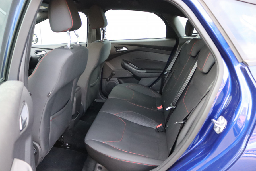 Ford Focus 1.5 EcoB. 150PK ST-Line Carplay-android/Parkeerhulp/Cruise-control/Nieuwe-distributieriem