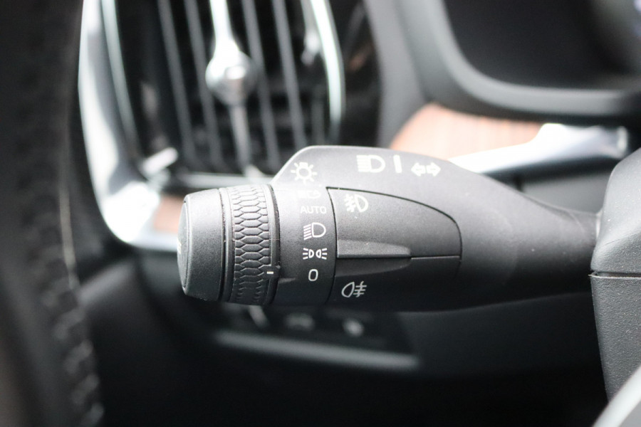 Volvo V60 2.0 T8 390PK Recharge AWD Inscription Trekhaak-2000KG/360-camera/Winter-pack/Memory-stoel
