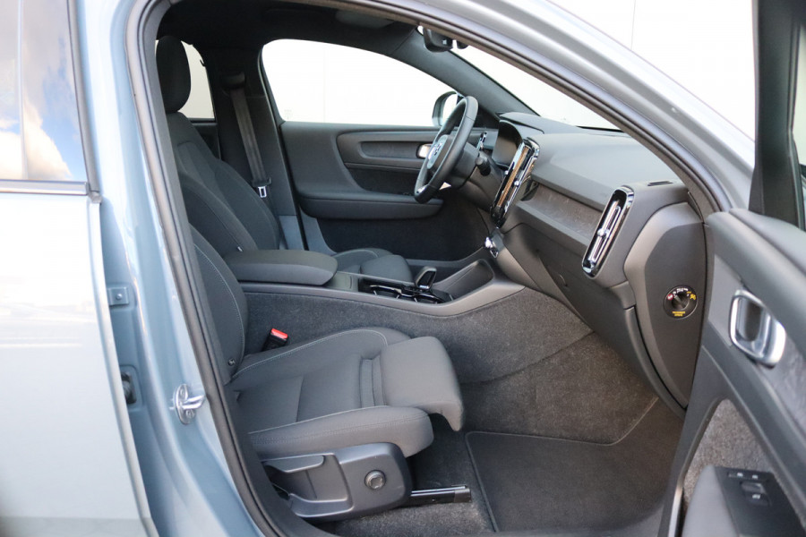Volvo C40 Recharge Core 69 kWh 232PK Winterpack/Camera/Panoramadak/Cruise-Control