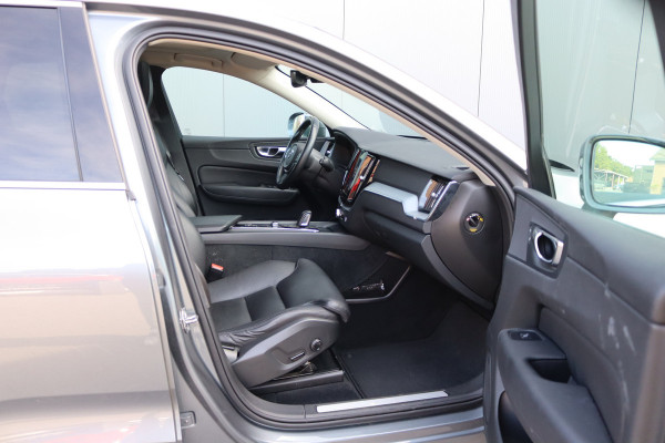 Volvo XC60 2.0 T8 Twin Engine AWD Momentum Pro Open-dak/Trekhaak/Camera/Leder/Carplay-android