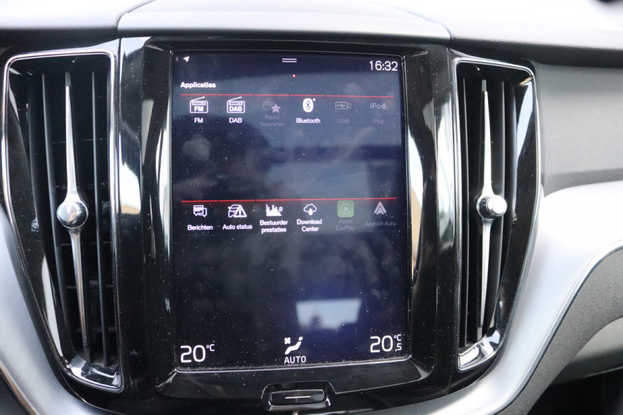 Volvo XC60 2.0 T8 Twin Engine AWD Momentum Pro Open-dak/Trekhaak/Camera/Leder/Carplay-android