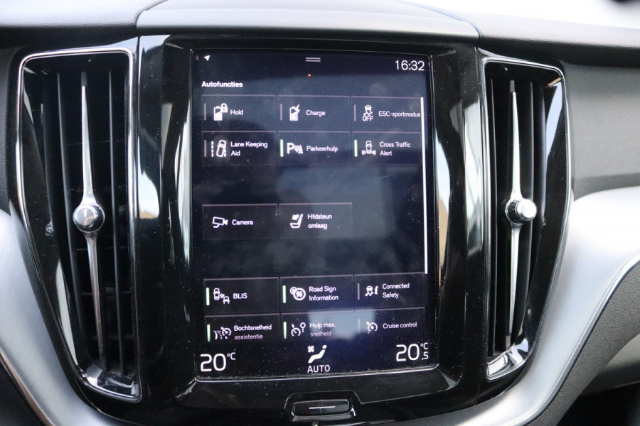 Volvo XC60 2.0 T8 Twin Engine AWD Momentum Pro Open-dak/Trekhaak/Camera/Leder/Carplay-android