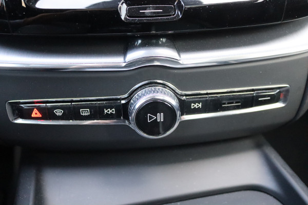 Volvo XC60 2.0 T8 Twin Engine AWD Momentum Pro Open-dak/Trekhaak/Camera/Leder/Carplay-android