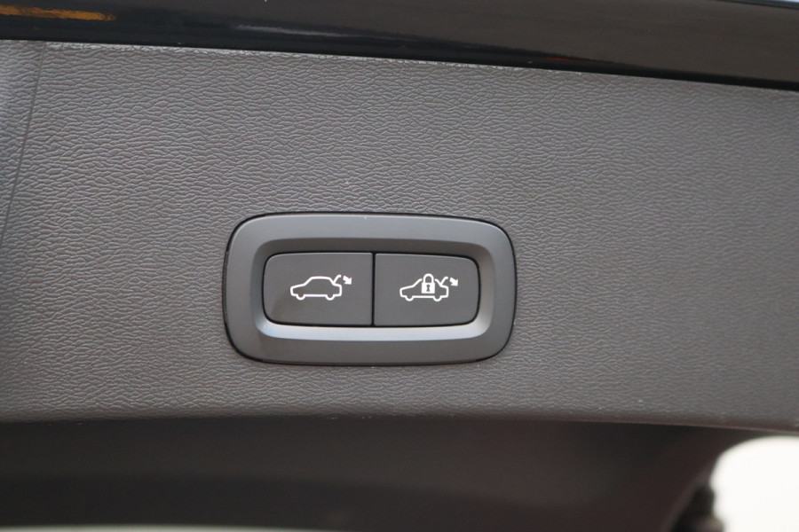 Volvo XC40 1.5 T4 PHEV Recharge Inscription Expr. Carplay-android/Parkeerhulp/Elektr.-klep