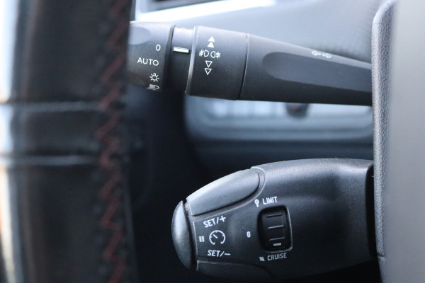 Peugeot 2008 1.2 PureT. 130PK GT-line 1-ste-eigenaar/Trekhaak/Panoramadak/Camera/Carplay-android
