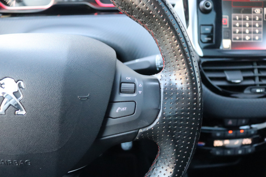 Peugeot 2008 1.2 PureT. 130PK GT-line 1-ste-eigenaar/Trekhaak/Panoramadak/Camera/Carplay-android