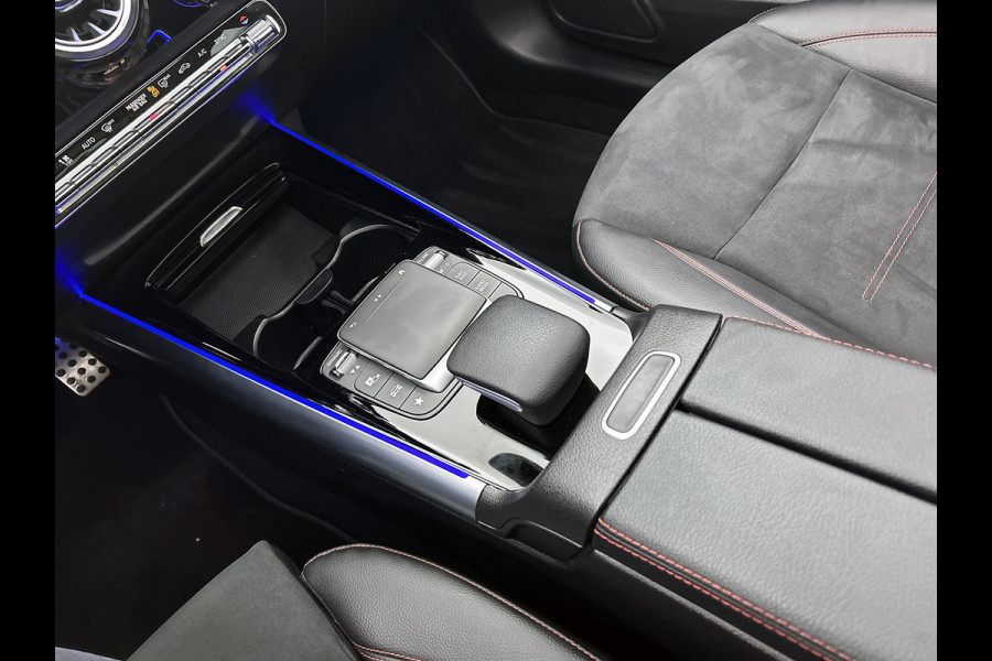 Mercedes-Benz B-Klasse 180 Business Solution AMG Panoramadak | Lichtmetalen velgen | MBUX  wide screen | navigatie | Parking support | Sfeerverlichting | Inclusief 24 maanden MB Certified garantie voor Europa.