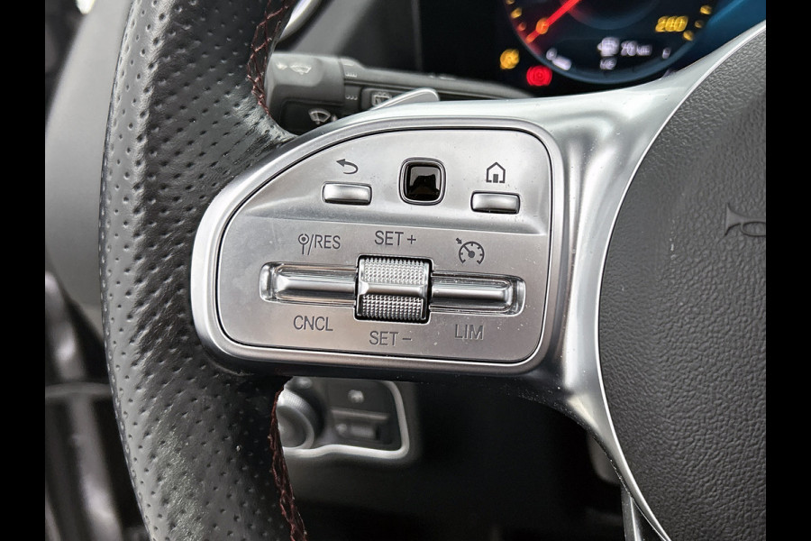 Mercedes-Benz B-Klasse 180 Business Solution AMG Panoramadak | Lichtmetalen velgen | MBUX  wide screen | navigatie | Parking support | Sfeerverlichting | Inclusief 24 maanden MB Certified garantie voor Europa.