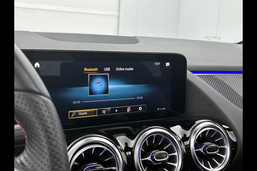 Mercedes-Benz B-Klasse 180 Business Solution AMG Panoramadak | Lichtmetalen velgen | MBUX  wide screen | navigatie | Parking support | Sfeerverlichting | Inclusief 24 maanden MB Certified garantie voor Europa.