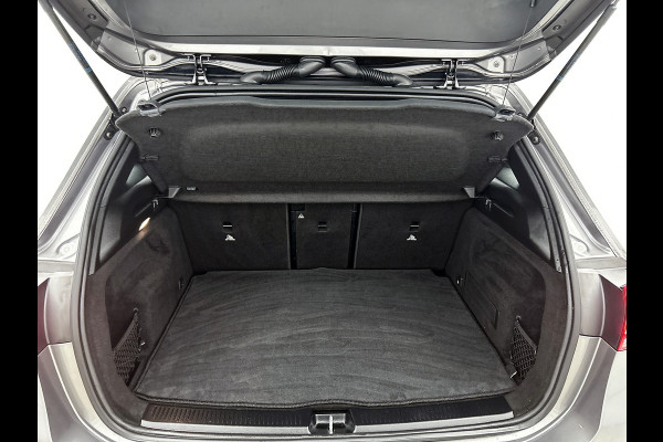 Mercedes-Benz B-Klasse 180 Business Solution AMG Panoramadak | Lichtmetalen velgen | MBUX  wide screen | navigatie | Parking support | Sfeerverlichting | Inclusief 24 maanden MB Certified garantie voor Europa.