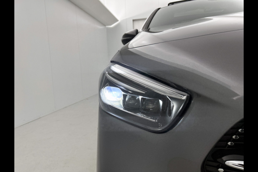 Mercedes-Benz B-Klasse 180 Business Solution AMG Panoramadak | Lichtmetalen velgen | MBUX  wide screen | navigatie | Parking support | Sfeerverlichting | Inclusief 24 maanden MB Certified garantie voor Europa.