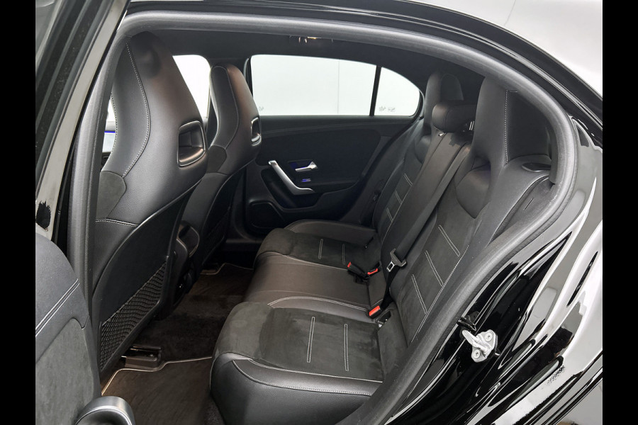 Mercedes-Benz A-Klasse 250 e Business Solution AMG Limited 5 Spaaks lichten metalen | MBUX wide screen | Navigatie | Parking support met camera achter | Inclusief 24 maanden MB Certified garantie voor Europa.
