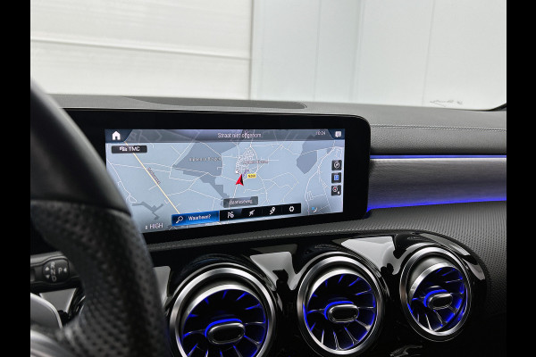 Mercedes-Benz A-Klasse 250 e Business Solution AMG Limited 5 Spaaks lichten metalen | MBUX wide screen | Navigatie | Parking support met camera achter | Inclusief 24 maanden MB Certified garantie voor Europa.