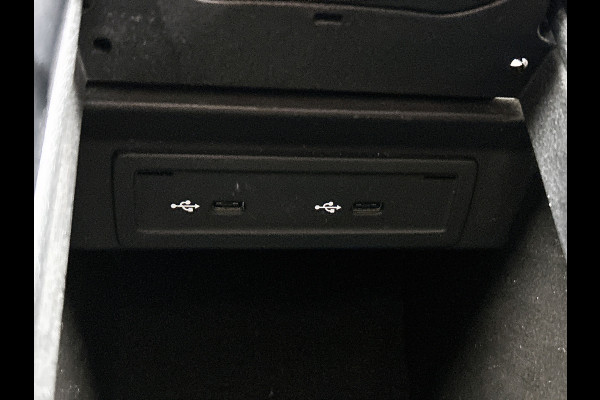 Mercedes-Benz A-Klasse 250 e Business Solution AMG Limited 5 Spaaks lichten metalen | MBUX wide screen | Navigatie | Parking support met camera achter | Inclusief 24 maanden MB Certified garantie voor Europa.