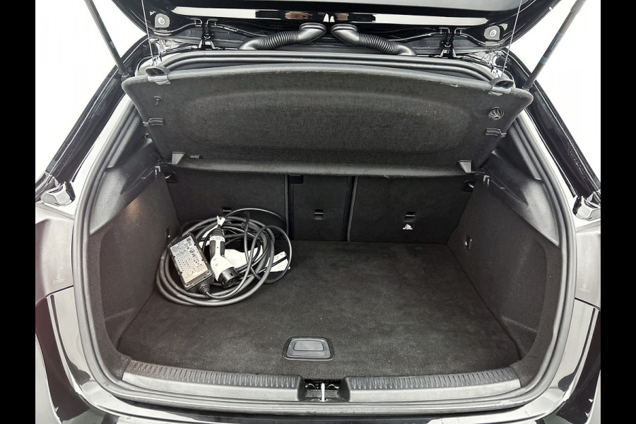 Mercedes-Benz A-Klasse 250 e Business Solution AMG Limited 5 Spaaks lichten metalen | MBUX wide screen | Navigatie | Parking support met camera achter | Inclusief 24 maanden MB Certified garantie voor Europa.