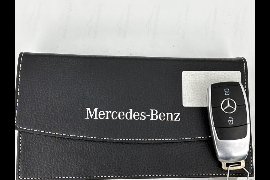 Mercedes-Benz A-Klasse 250 e Business Solution AMG Limited 5 Spaaks lichten metalen | MBUX wide screen | Navigatie | Parking support met camera achter | Inclusief 24 maanden MB Certified garantie voor Europa.